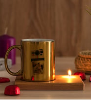 Kişye Özel Polaroid Tasarım Fotoğraflı Ahşap Altlıklı Mumlu Gold Kupa