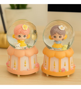 Çocuk Figürlü Işıklı Müzikli Püskürtmeli Büyük Boy Kar Küresi 16 x 12 cm (Karışık)