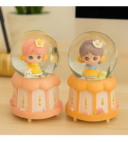 Çocuk Figürlü Işıklı Müzikli Püskürtmeli Büyük Boy Kar Küresi 16 x 12 cm (Karışık)
