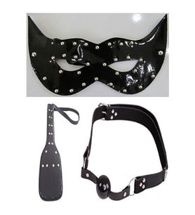 Deri Fantezi Göz Maskesi Deri Fantezi Şaplak Deri Fantezi Ağız Topu 3 Lü Set + Erotik Masaj Yağı(Leather Fantasy Eye Mask Leather Fantasy Spanking Leather Fantasy Mouth Ball Set of 3 + Erotic Massage Oil)