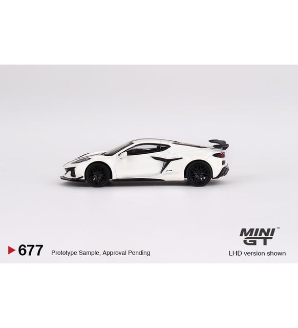 Mini GT Chevrolet Corvette Z06 2023 Arctic White 1:64 677
