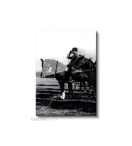 Dikey Cam Tablo Salon Duvar Tablosu Dikey Cam Sb Ataturk At Ustunde Yeni Ev Hediyesi Ofis Tablosu