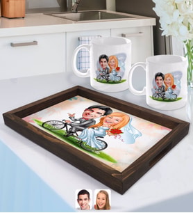 BK Gift Kişiye Özel Evleniyoruz Karikatürlü Doğal Ahşap Tepsi ve 2’li Kupa Bardak Seti-3