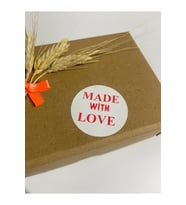 Made With Love Beyaz Etiket Kırmızı Yazı Yuvarlak Yapışkanlı Etiket 5x5 cm 100 adet