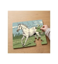Koşan Beyaz Asil At Tasarımlı 24 Parça Ahşap Çocuk Puzzle MPK0991