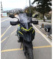 MOTOCAM Benelli TRK 702 X Ön Cam 2024-2026 Model 51cm Füme Renkli 4mm TASARIMLI