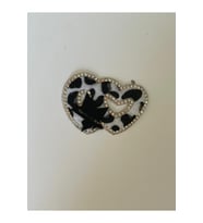 6X4 CM İKİ KALP TAŞLI ÜTÜ İLE YAPIŞAN ARMA YAMA APLİKE