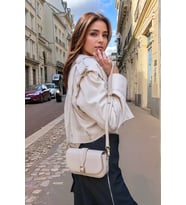 Kadın Minimalist Çapraz Askılı Suni Deri Çanta Günlük ve Şık Kullanım Modern Stil Trend Tasarım (Krem)
