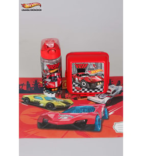 DEKOMUS İLE YENİ SEZON LİSANSLI HOT WHEELS BESLENME ÖRTÜSÜ,BESLENME KABI VE 500 ML MATARA SETİ