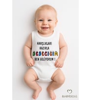Harçlıkları hazırla dedeciğim, ben geliyorum! Yazılı Kolsuz Bebek Body %100 Pamuk Komik Yazılı Zıbın (Beyaz)
