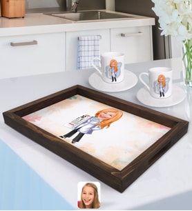 BK Gift Kişiye Özel Kadın Göz Doktoru Karikatürlü Doğal Ahşap Tepsi ve 2’li Kahve Fincan Seti-1