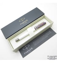 Parker Vector Sanatsal Çizimli Dolma Kalem  Benzersiz üründür. Yalnızca bir adet bulunmaktadır (Karışık)