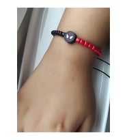 Spiderman Figürlü Kırmızı-Siyah Kum Boncuk Çocuk Bileklik