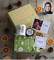 Kişiye Özel Karikatürlü Best Mom Ever Anneye Hediye Hediye Kutusu - Kişiye Özel Kupa Standart, Çay, Takvim, Mum Anneler Günü Hediyesi