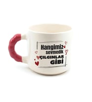 Hangimiz Sevmedik Çılgınlar Gibi Baskılı Kırmızı Kulplu Boncuk Kupa