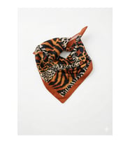 Karışık Animal Desenli Saten Bandana 50x50 cm – Trend & Şık Aksesuar