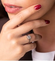 Diamond Line - Gülaylar 8 Ayar Beyaz Altın Baget Yüzük