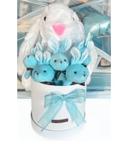Özel Kututusunda; 45 cm Beyaz Jellycat Tavşan, 5'li Tavşancıklar ve Folyo Kalp Balonlu SET-Ayıcık Buketi (Beyaz-Mavi)