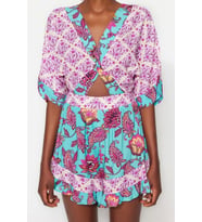 Kadın Moda Büzgülü Fırfırlı Kol Geniş Paça V Yaka Çiçekli Desen Kısa Dokuma Cut Out Pencere Tulum (Çok Renkli)