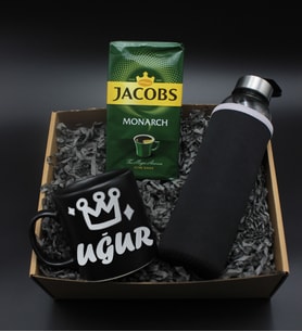 Sevgililer Gününe Özel H2O Kılıflı Cam Suluk& Kişiye Özel Baskılı Siyah Kupa & Jacobs Filtre Kahve Hediye Seti (Model 1)