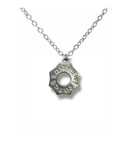 Sekizgen Burç Figürlü Kolye – 12 Burç Sembolü Gümüş Renk Unisex Metal Takı