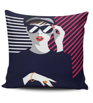 Alkanhomes Pop Art Kızı Desenli  Dekoratif Modern Kırlent Kılıfı