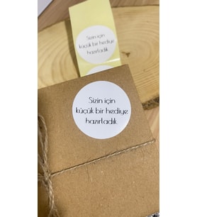 Senin için Hediye Hazırladık Yuvarlak Yapışkanlı Etiket 5x5cm 100 Adet
