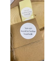 Senin için Hediye Hazırladık Yuvarlak Yapışkanlı Etiket 5x5cm 100 Adet