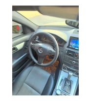 DİKİŞLİ DİREKSİYON KILIFI İTHAL SİYAH DERİ NOKTALI DERİ SİYAH DİKİŞLİ MERCEDES C180 İÇİN