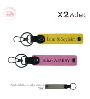 Anneler Gününe Anlamlı Sürpriz, İsim & Soyisim Kişiselleştirilmiş 2’li Anahtarlık, Sarı-Pembe-Gri