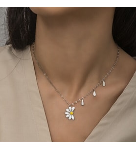 Rodyum Papatya Seviyor Sevmiyor 925 Gümüş Ayar Kadın Kolye