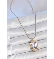 316L Çelik Gold Renk Mor İncili Çiçek İşlemeli Portre Model Kadın Kolye 5886 - SSSSSS5269-21