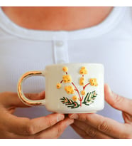 Özce Ceramic Mimoza Çiçeği Desenli 24k Altın Detaylı Handmade Fincan (Doğal Beyaz)