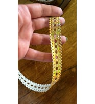 DERİ GÖRÜNÜMLÜ DESENLİ PARLAK ŞERİT DİKİŞ APLİKE EN 2 CM (1 METRE) (Altın)
