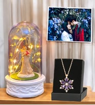 Kişiye Özel Fotoğraflı Hediye Seti  Led Işıklı Şans Melekli Fanus & Lotus Kolye