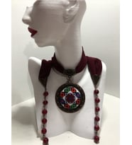 Kanaviçe İşlemeli Fular Kolye (Bordo-Bordo)
