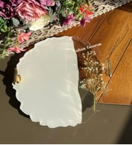 Altın Varaklı Yuvarlak Dalgalı Desenli İki Kişilik Söz Nişan Damat Epoksi Tepsisi - 24-26 Cm Çap (Çiçek Motifli)