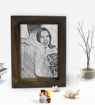 BK Gift Kişiye Özel Fotoğraflı Karakalem Tasarımlı Dekoratif Doğal Masif Ahşap Çerçeve 15x20cm-1 (Beyaz)
