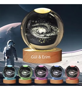 İsme Özel Büyük Boy Işıklı Ahşap Kaideli Toz Bulutu Cam Küre 8cm Ve Anahtar Seti