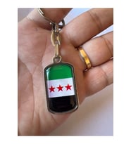 Suriye Bayraklı Metal Anahtarlık – Dayanıklı, Anlamlı ve Şık Tasarım