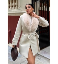 Neşeli butik kadın cep detaylı kuşaklı yaka kürklü kısa kaşe kaban NBSTR1019