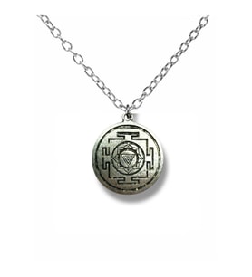 Kali Yantra Sembol Figürlü Kolye – Spiritüel Gümüş Renk Unisex Meditasyon Takısı