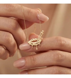 Kişiye Özel Tasarım Dudak ve Şırınga Figürlü Kolye 925K Gümüş (Gold)
