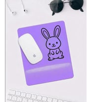 Sevimli Tavşan Desenli Mousepad – Mor Zemin Kaymaz Tabanlı Mouse Pad