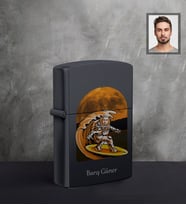 Kişiye Özel Uzay Karikatürlü UV Baskılı Siyah Benzinli Cakmak Bay-8