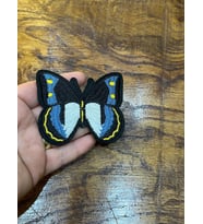 ÜTÜ İLE YHAPIŞAN NAKIŞ İŞLEME MAVİ KELEBEK ARMA 7X6 CM