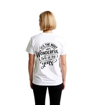Kadın Grafik Baskılı Kısa Kollu Tişört Yılın En Güzel Zamanı Yazılı Rahat Kesim Günlük Modern Şık