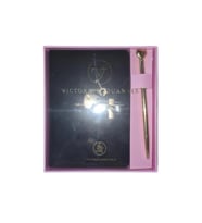 VICTORIA'S JOURNALS 126-2759 HUSH HUSH KİLİTLİ KUTULU VE KALEMLİ 100gr.192YP.ÇİZGİLİ DEFTER - SİYAH
