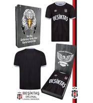 Beşiktaş Orijinal Lisanslı Nostalji Siyah Çocuk Forma Bjk Kartal Baskılı Hediyelik Ahşap Kutulu (Siyah-Kırmızı)