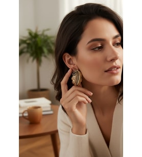 Kristal Taşlı Yaprak Figürlü Küpe